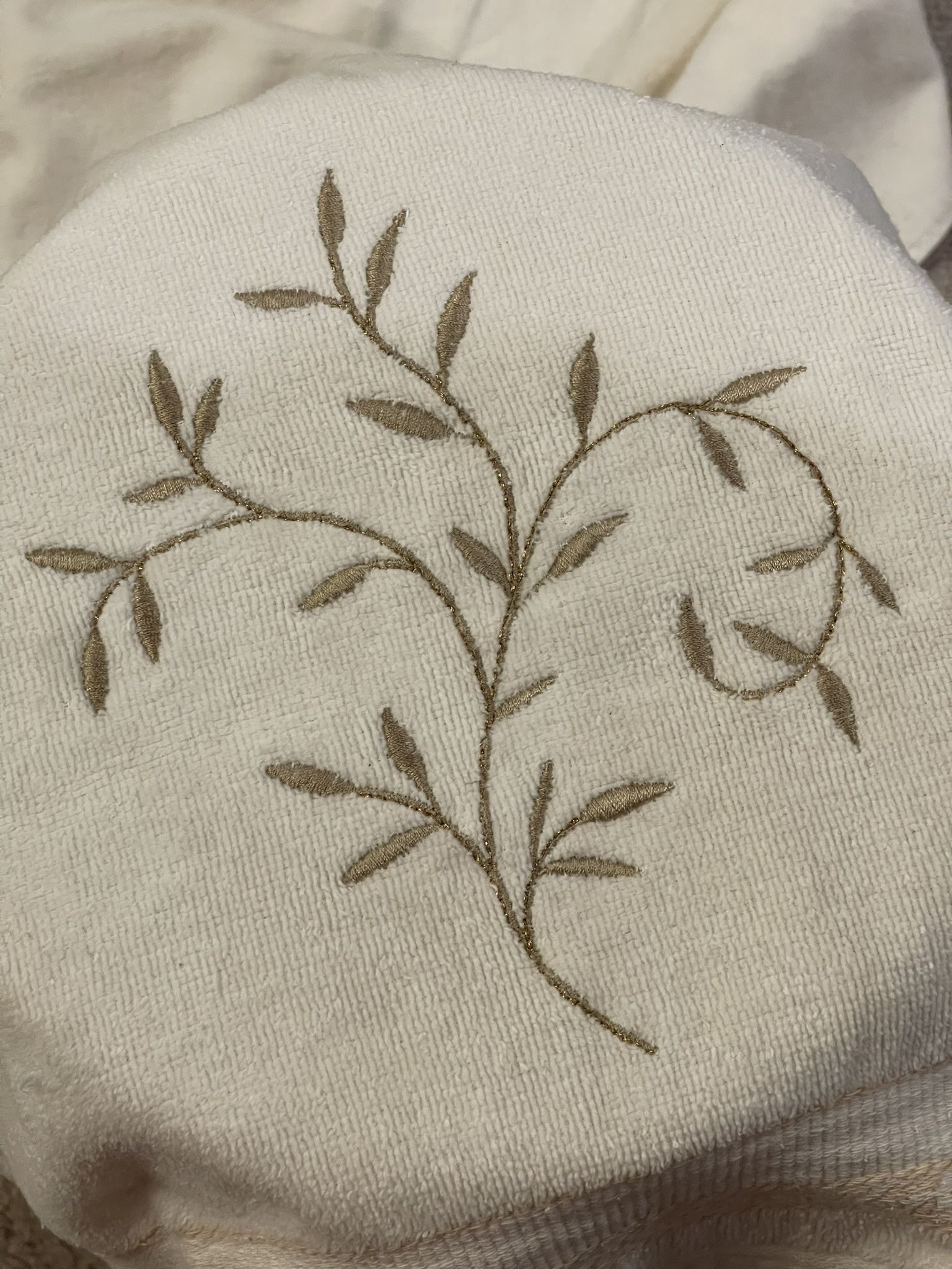 2 Decorative Towel Set (body, hand & wash);