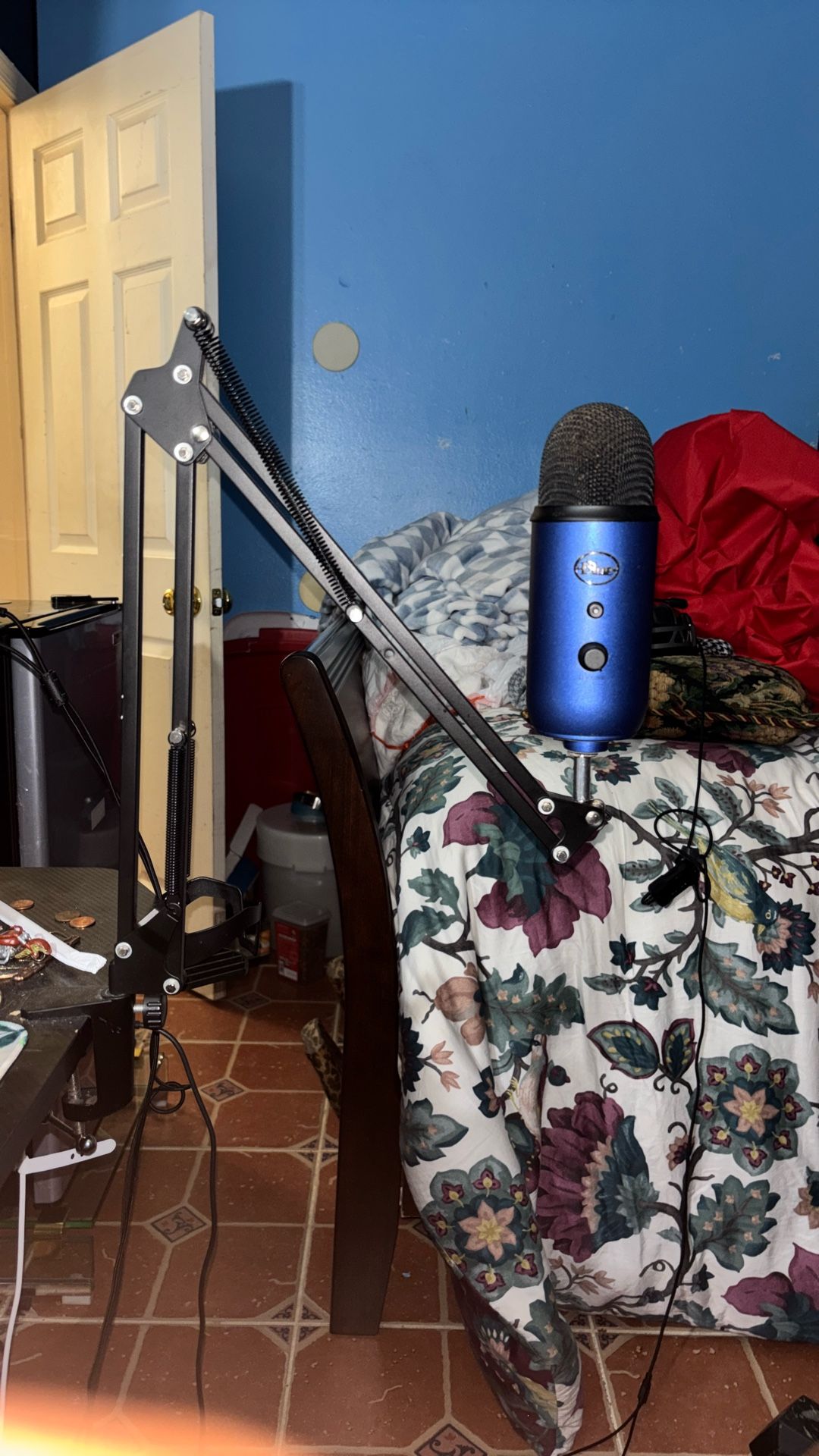 Blue Yeti Mic With Stand