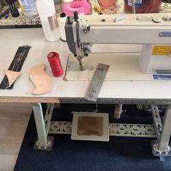 $1,100 – Econosew EB-727 Industrial Sewing Machine (Recently Serviced, Excellent Condition)