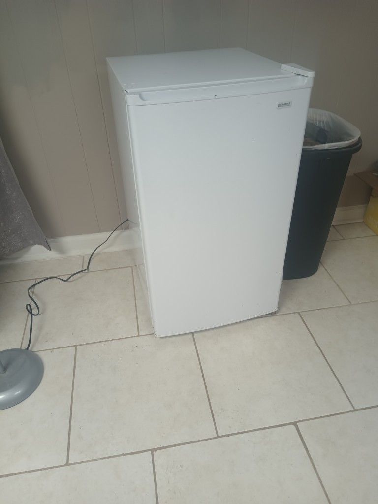 Kenwood Mini Fridge