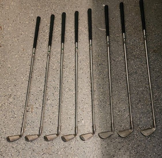 TOUR MODEL III U-GROOVE Red Dot 8Pc Iron Set 3-PW RH TT Lite Shafts Vintage Rare
