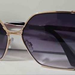 Forever Sunglasses by Playboy
Details
 Colour Gold/smoke
Excellent condition 
No scratches