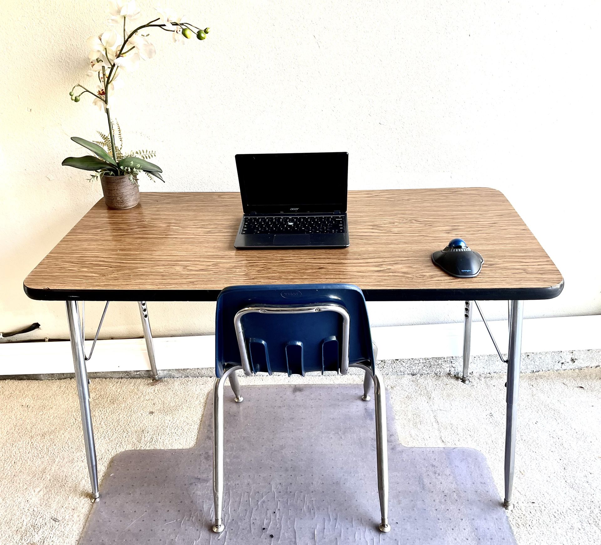 Adjustable Small Student Computer Desk And School Chair