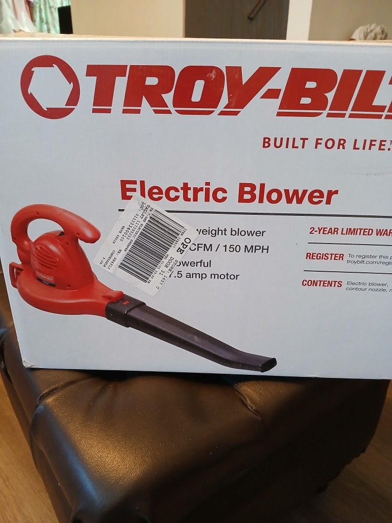 ELECTRIC LEAF BLOWER. NEW