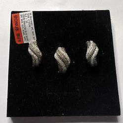 925 sterling silver set of ring and earrings blue diamonds size 6.5