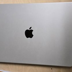 Macbook Pro 16"