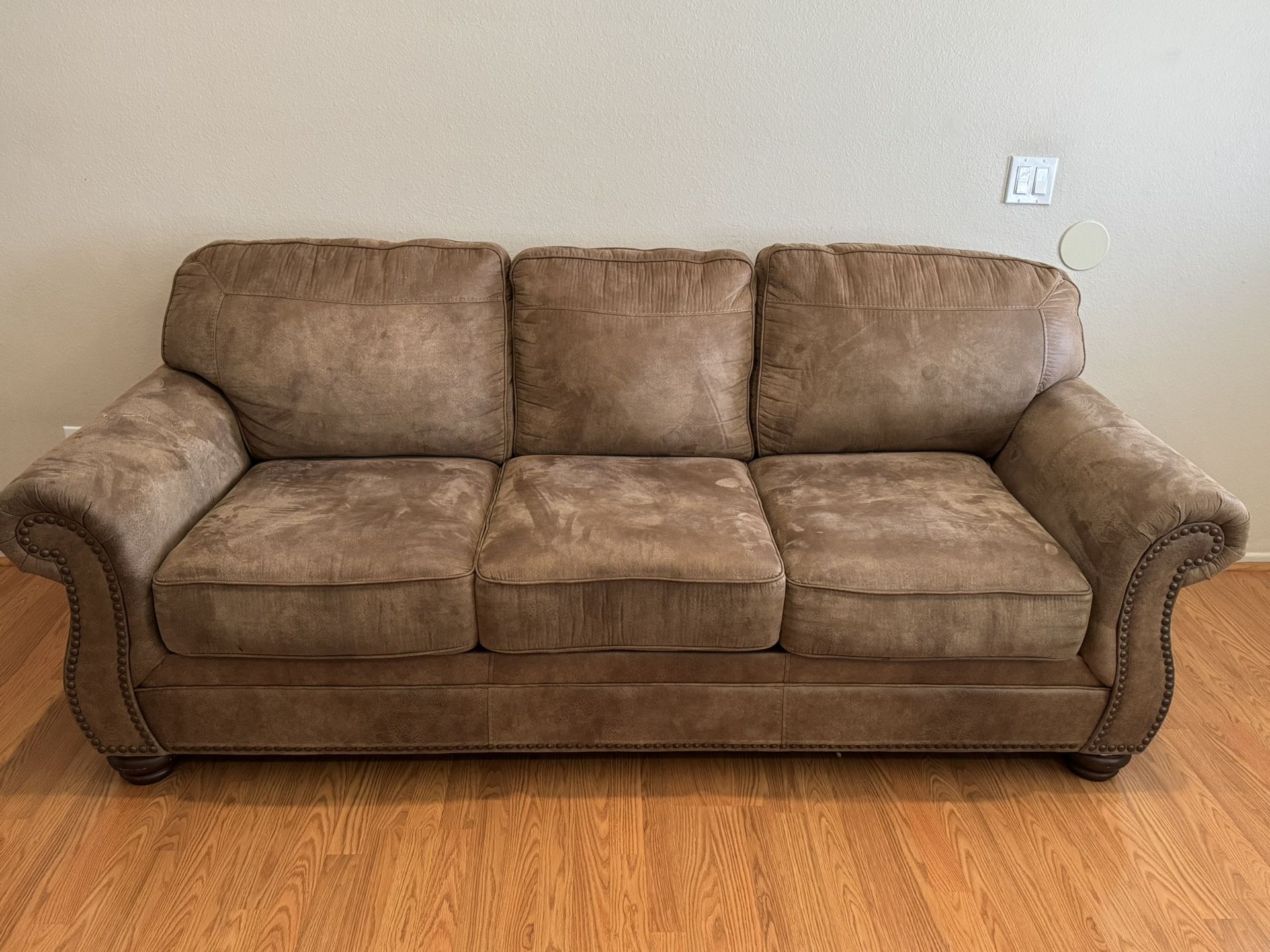 Sofa (Ashley)