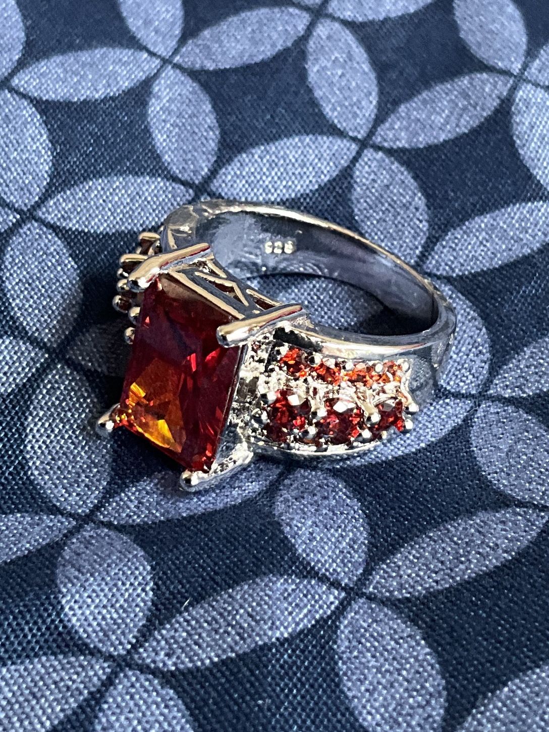 Elegant sterling silver 925 ring Size 7