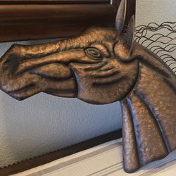 STUNNING🐴 EQUESTRIAN VINTAGE ~WILD MANE METAL HORSE WALL SCULPTURE this is a decorative Metal Art piece featuring a hammered copper-finished 