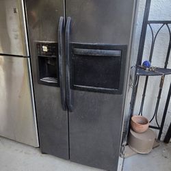 General Electric Refrigerator - Freezer