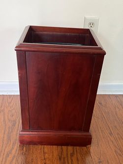Wood Wastebasket with Plastic Liner