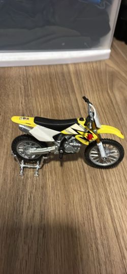 Suzuki Die-Cast Dirt Bike