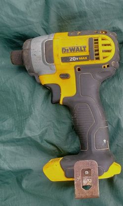 Dewalt 20v max impact driver with 2ah battery, charger and bit set.