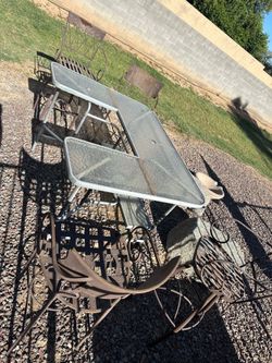 Table and chairs - FREE