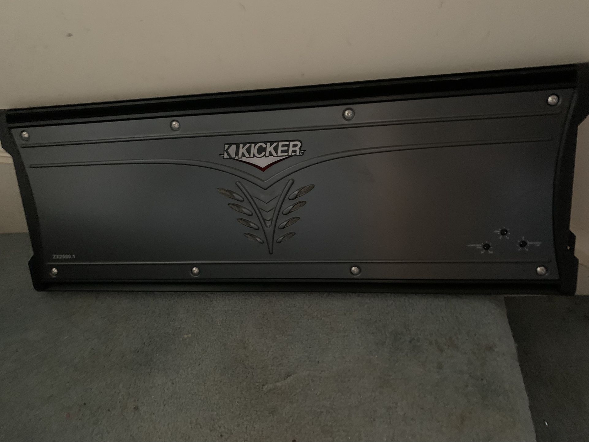 Kicker Zx2500.1 Like New
