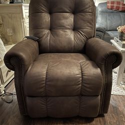 Reclining Power Lift Chair That Massages, Heats Up & Is Like New