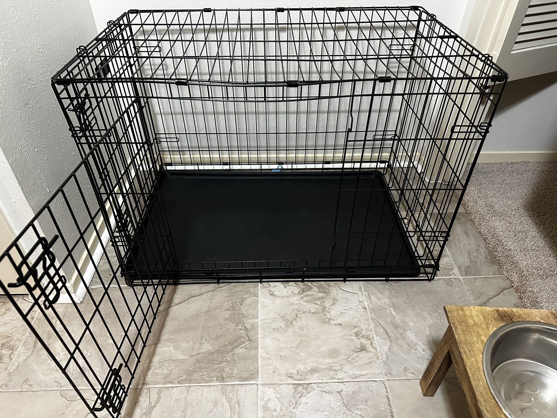 Double door large Dog Crate Like New!!!