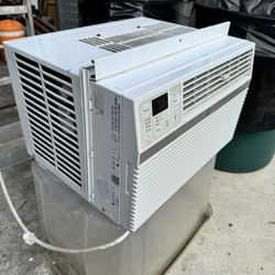 8000 BTU Ac Unit In Wall/window Unit 