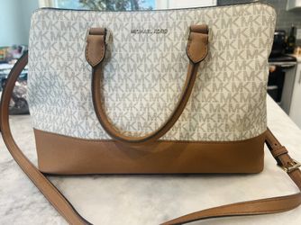 Micheal Kors White Handbag