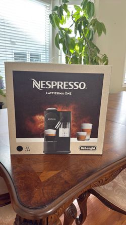 Nespresso Lattissima One Espresso Machine by De'Longhi - Like New