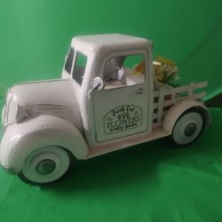 Fresh Cut Flowers Decor Truck