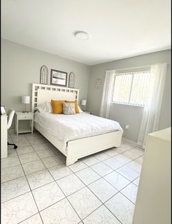 Queen size bed set