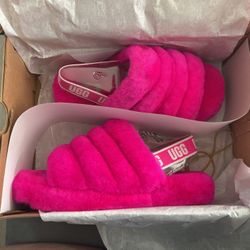 new in box size 6 hot pink “fluff yeah slide” 