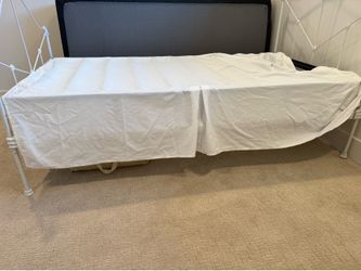 Twin bed skirt