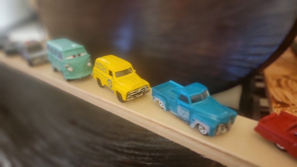 VERY COLLECTABLE T0Y CARS AND PICKUP TRUCKS