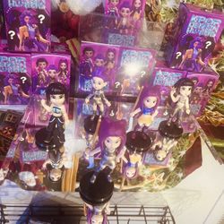 K-Pop Figurines set 5 Figures