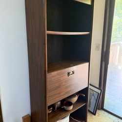 Bookshelf (Need Gone By 5pm)