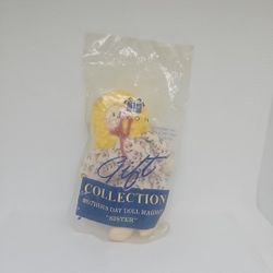 "Sister"  Mother's Day Doll Magnet Gift 4" Avon 1999 - NEW