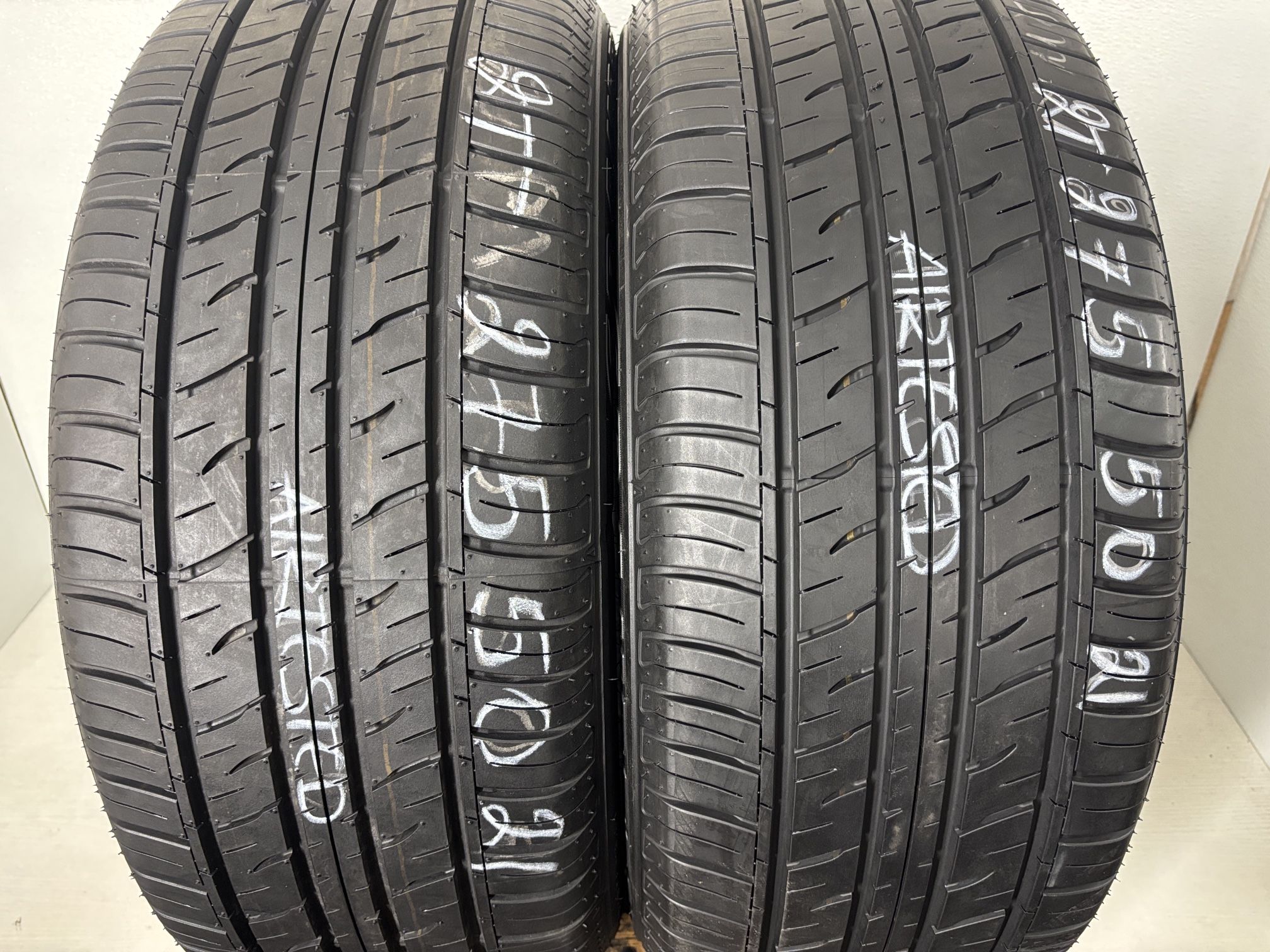 2 Tires 275 50 21 Dunlop Grandtrek Pt3a Like New No Repairs