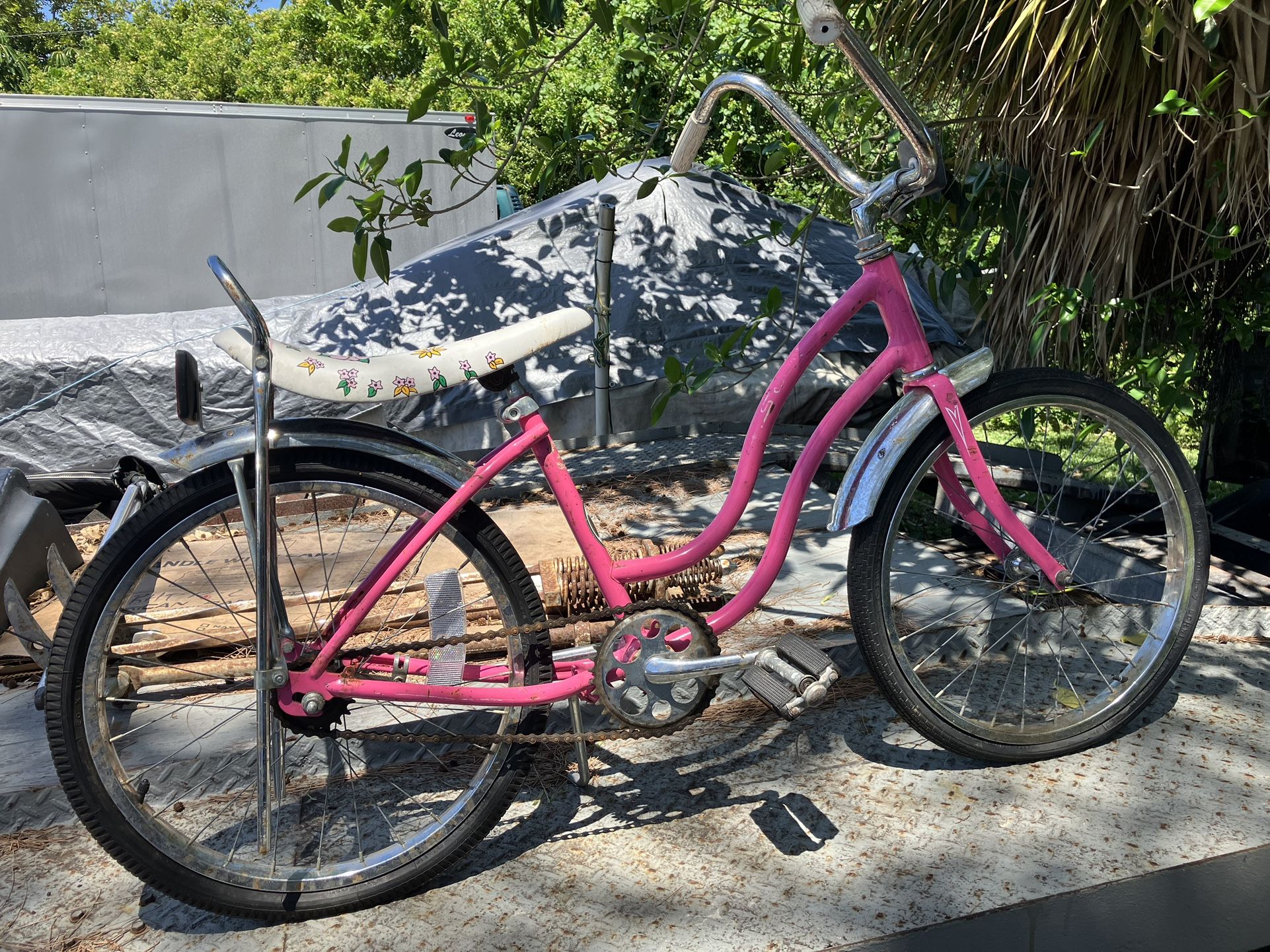 1970's Schwinn Fair lady Pink Stingray Girls bike. for Sale 1970's Schwinn Fair lady Pink Stingray Girls bike. for Sale
