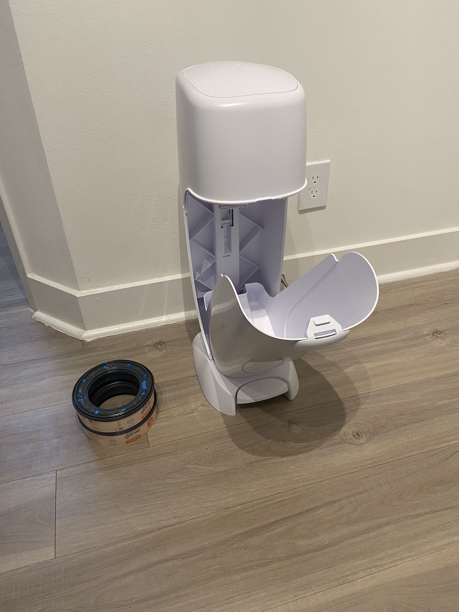 Diaper Genie With Refills