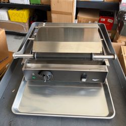 VOLLRATH PSG4-SF120 120-volt single panini sandwich grill with cast-iron flat plates and NEMA 5-15P