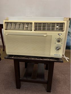 2 Air Conditioners/acondicionador de aire