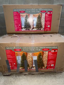 Costco Christmas tree 7.5ft