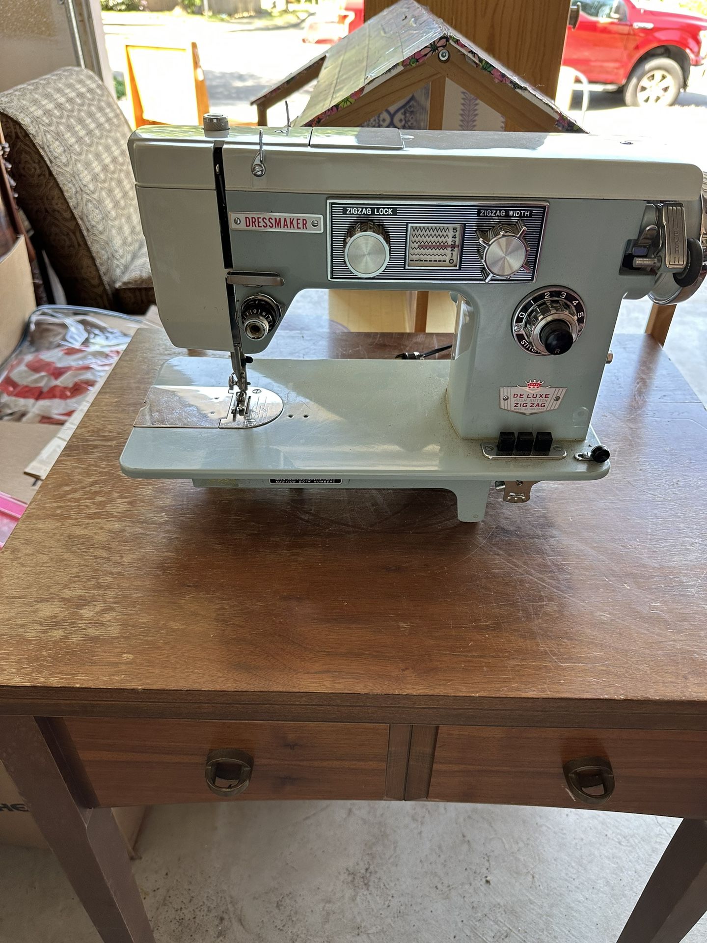 Sewing Machine/ Dressmaker Deluxe Zig Zag SWA-2000 OBO for Sale in Gresham,  OR - OfferUp