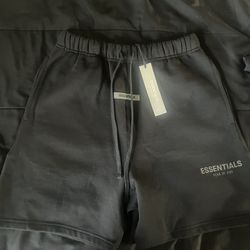 Essential shorts, color black and size medium 