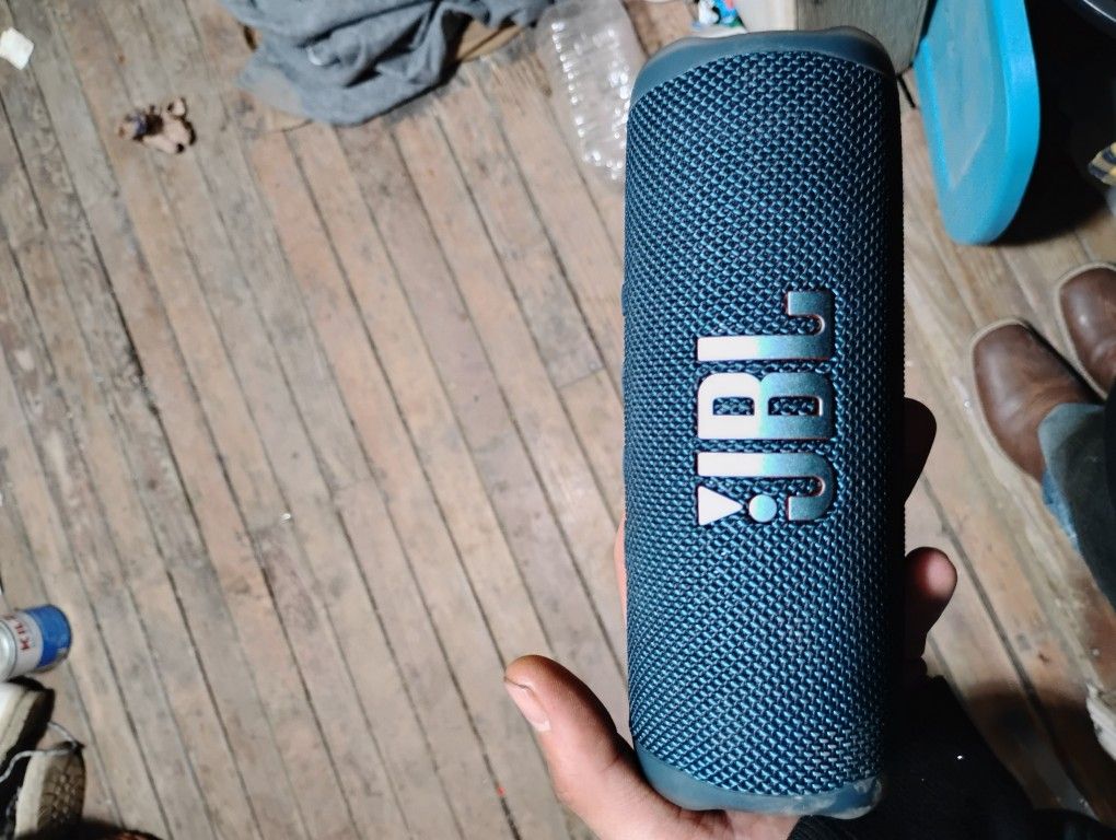 JBL Flip 6 Bluetooth Speaker 