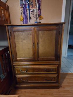 2 set of dressers