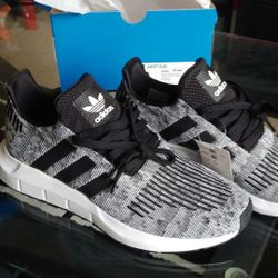 Swift run adidas men 9 new rare color