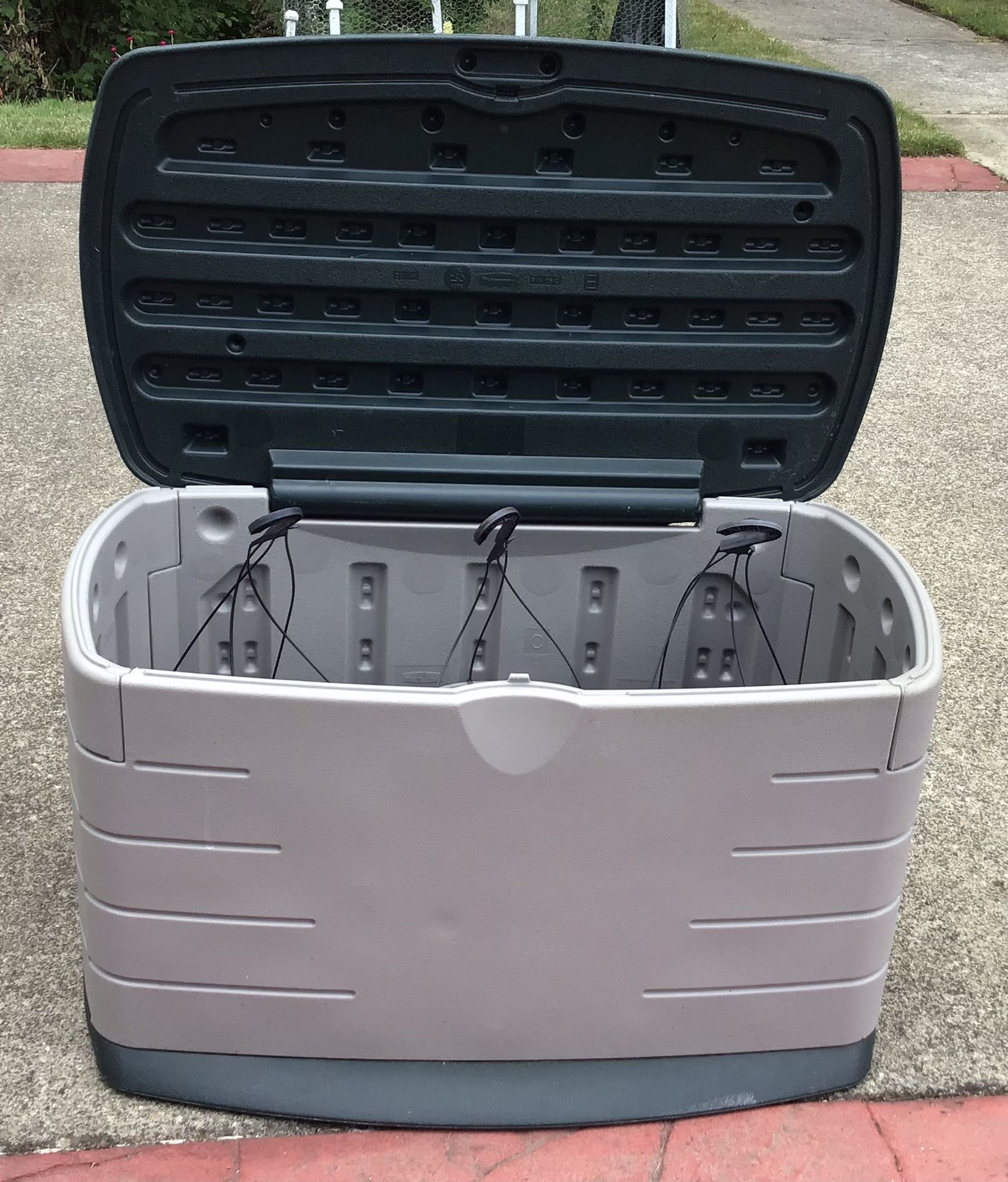 Rubbermaid Garden / Deck Box