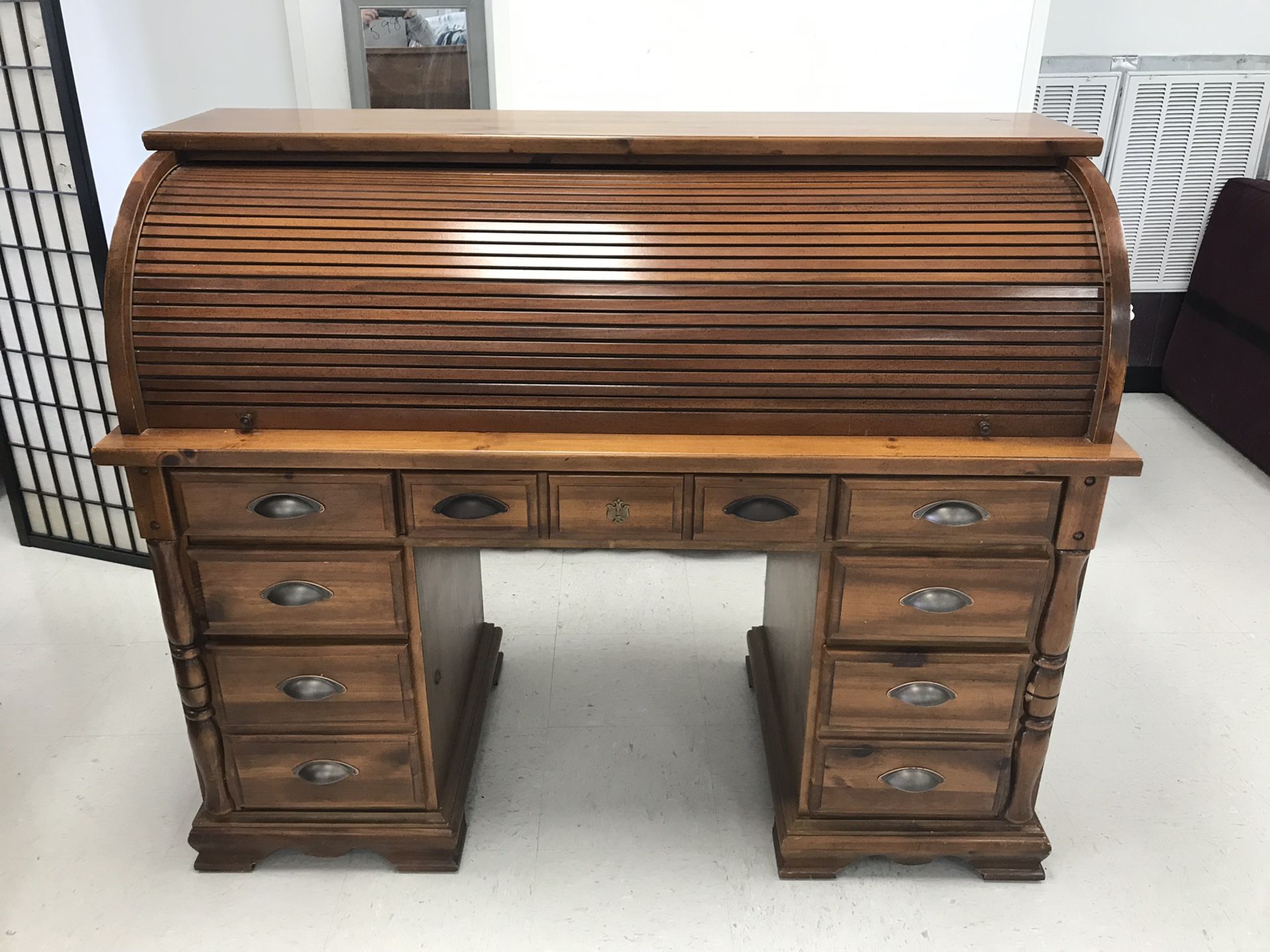 BROYHILL Lenoir House Oak Roll Top Desk