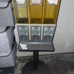 Candy vendimg machine
