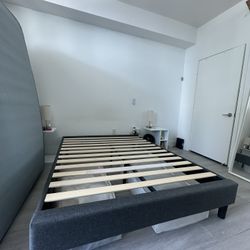 Queen bed frame perfect condition