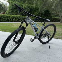 Trek X Caliber 8 mountain bike (LIKE NEW!) 