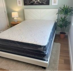 NEW BED FRAME QUEEN SIZE PLUSH WITH BOX SPRING