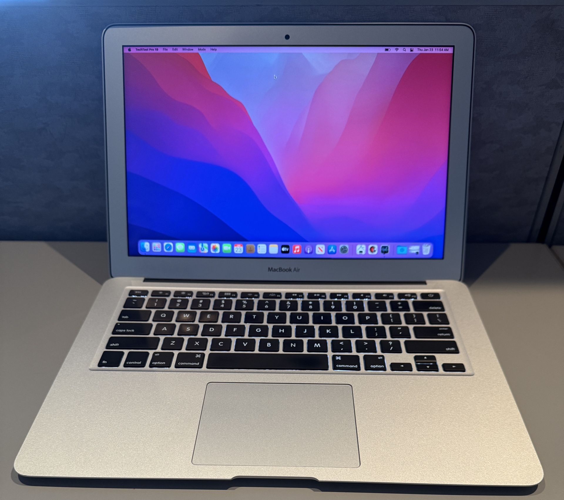 2017 MacBook Air 13” Intel Core i5 8gb 512 SSD Monterey 